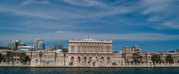 ИСТАНБУЛ - двореца „Долмабахче” ИСТАНБУЛ - двореца „Долмабахче”