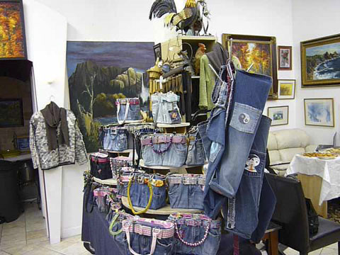 Чантите от рециклирани дънки на Erika Tully Чантите от рециклирани дънки на Erika Tully