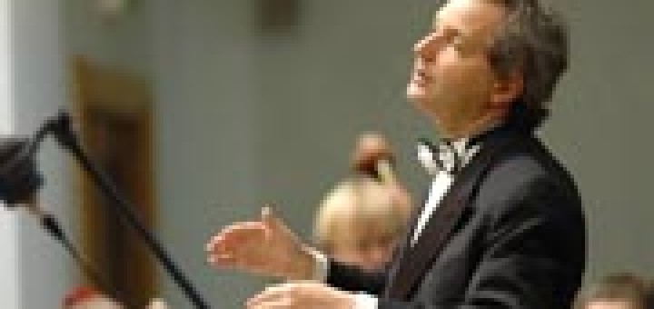 Американският диригент Фил Симмънс