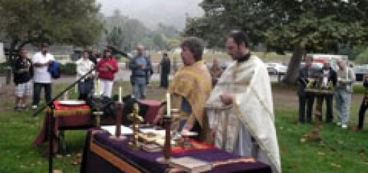 Отец Стефан от БПЦ „Свети Георги”, Лос Анджелис и отец Иван от храма „Св. Св. Кирил и Методий”, Сент Луйс, отслужиха Тържествена Литургия.