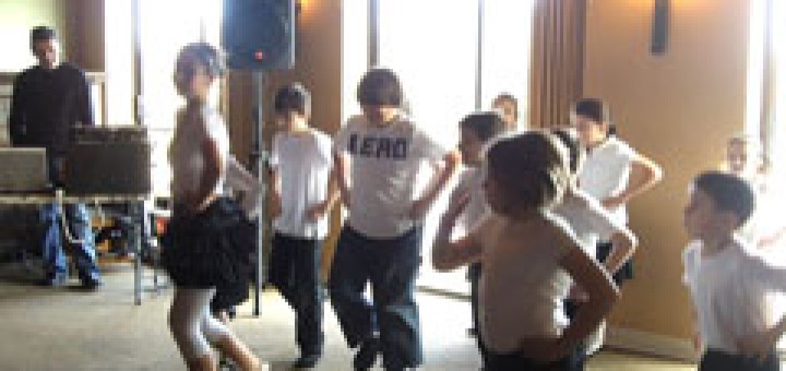 Прекрасни бяха стъпките на децата от състав „Верея”, с ръководител Константин Маринов,