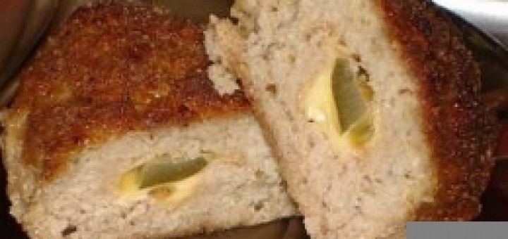 Татарски кюфтета с кисели краставички и кашкавал